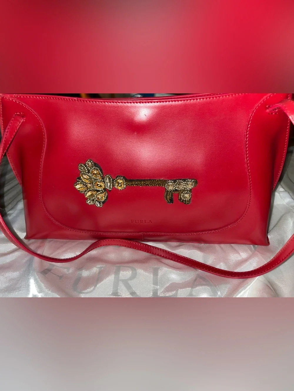 Furla NWOT Limited Edition Red 'Amore' Heart Patch Shoulder Bag With Dust Bag - Picture 2 of 9